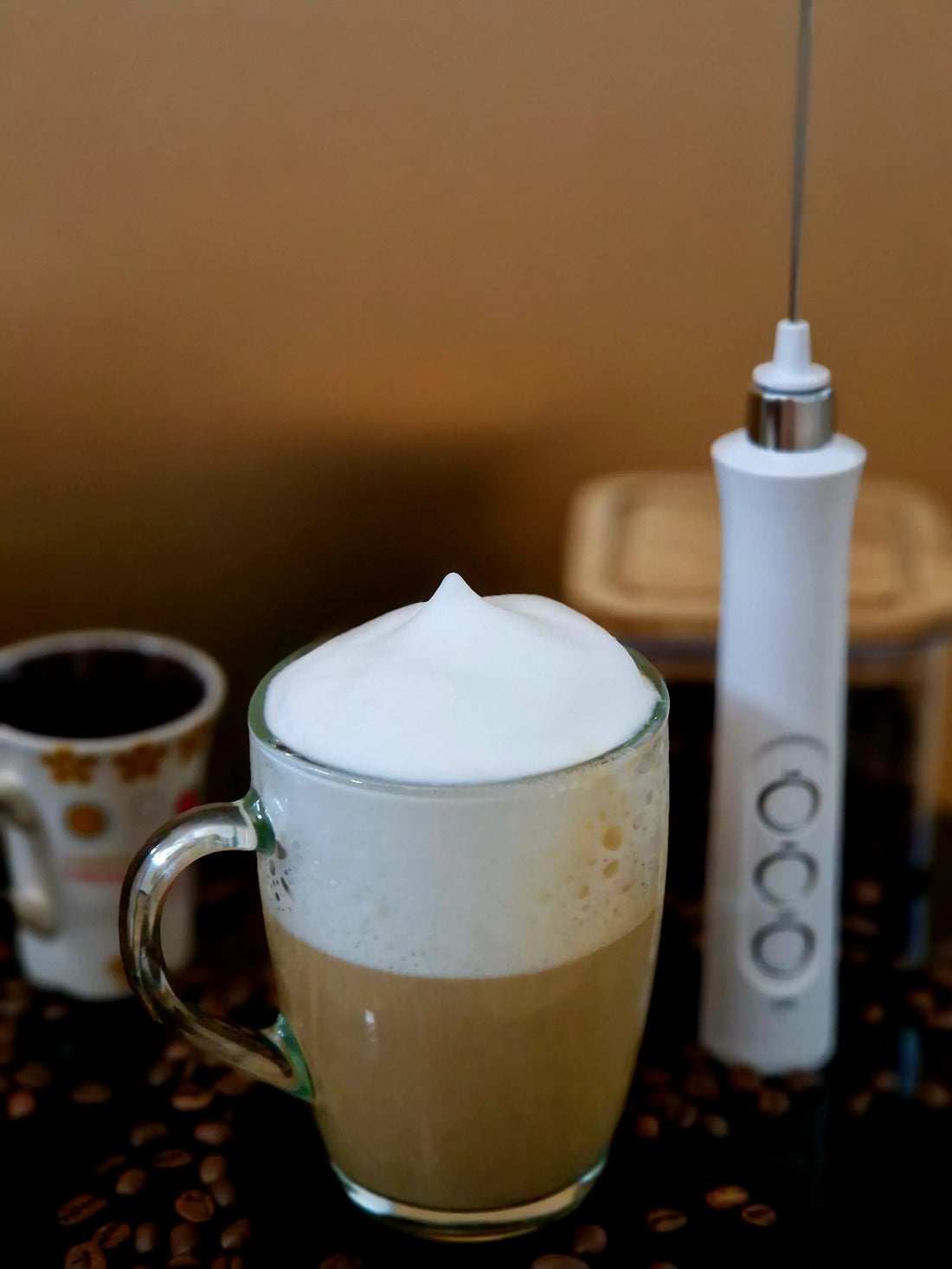 Comment faire du café sans cafétière : 6 méthodes testées et comparées
