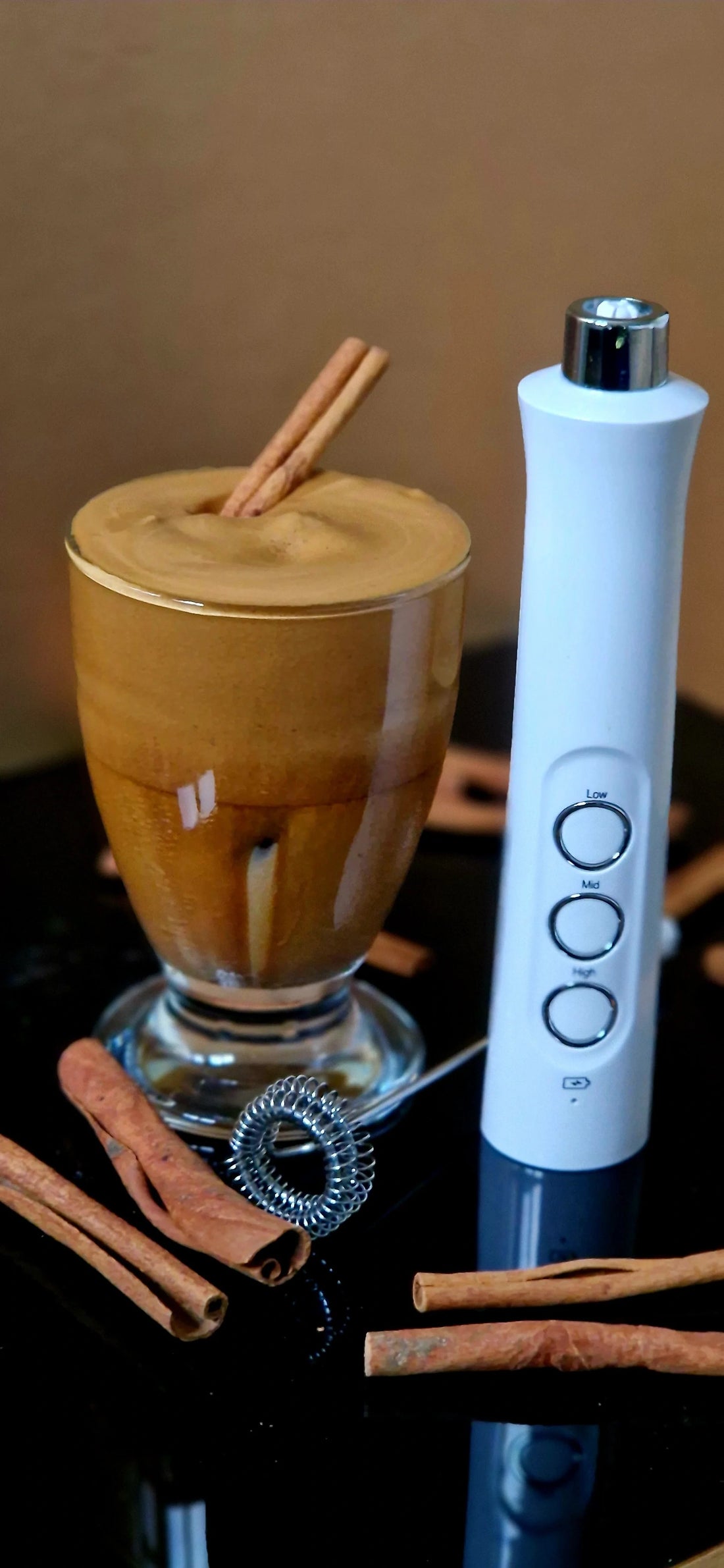 Lait chaud miel cannelle : recette réconfortante et bienfaits pour le soir